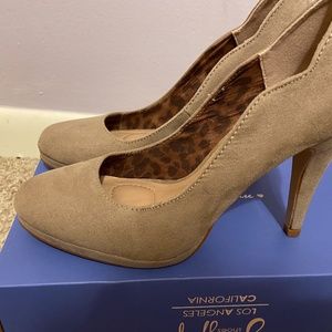 Jelly Pop Suede Beige Neutral 4 in Heels Size 6